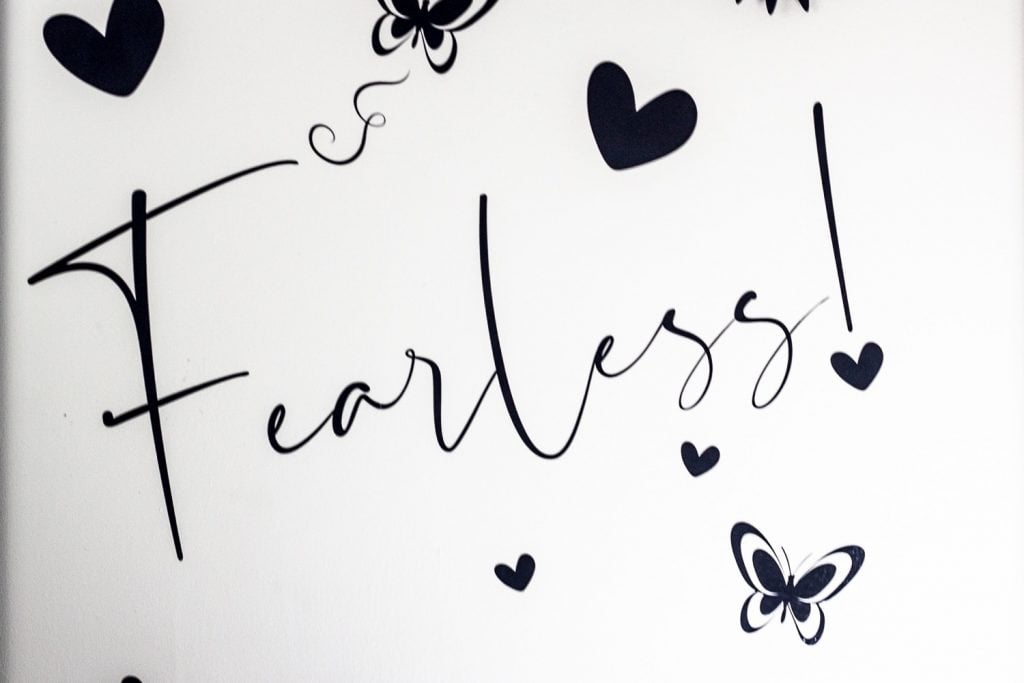 Easy DIY Vinyl Wall Decal * Color Me Crafty