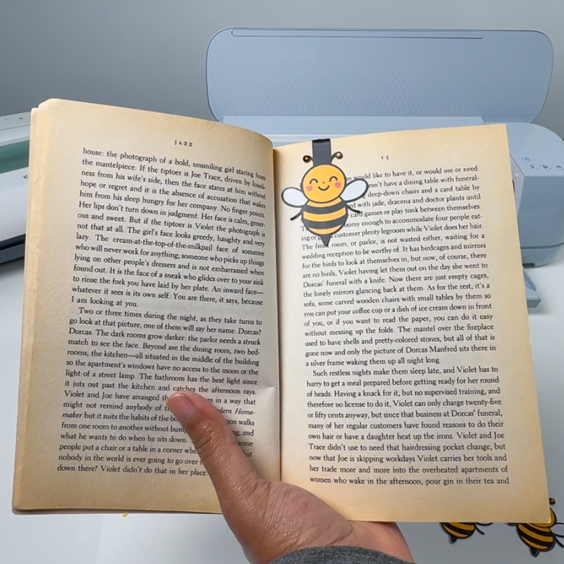 Bumblebee Magnetic Bookmark (Cricut Print Then Cut Tutorial)